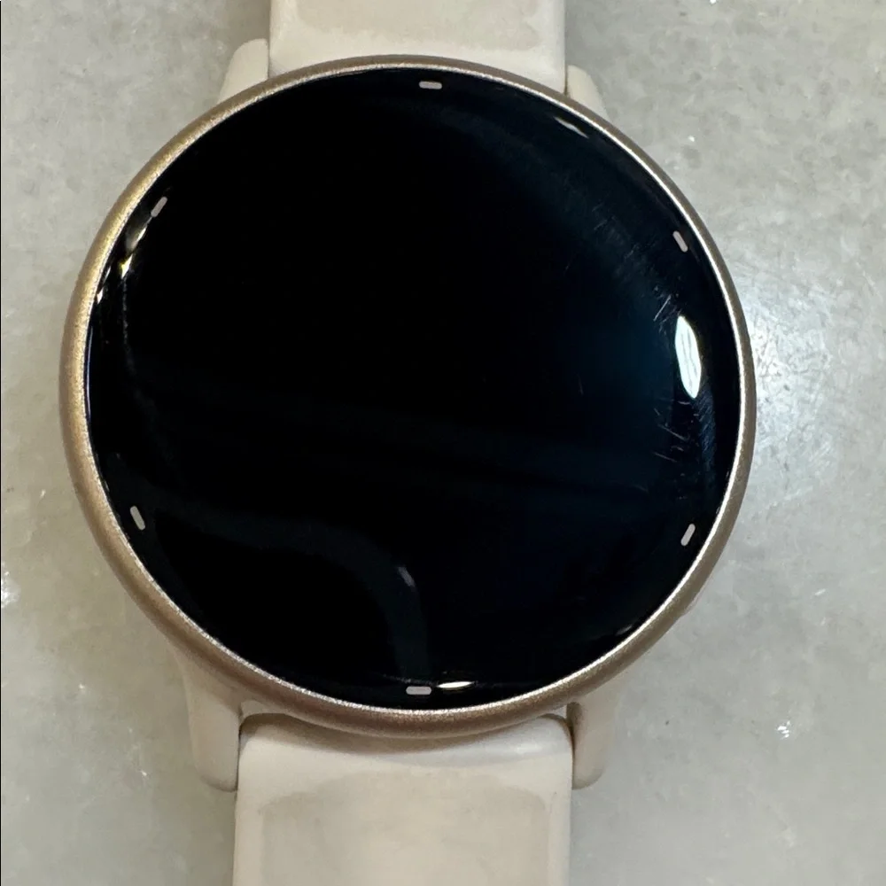 Garmin vivoactive 5 ivory and cream gold